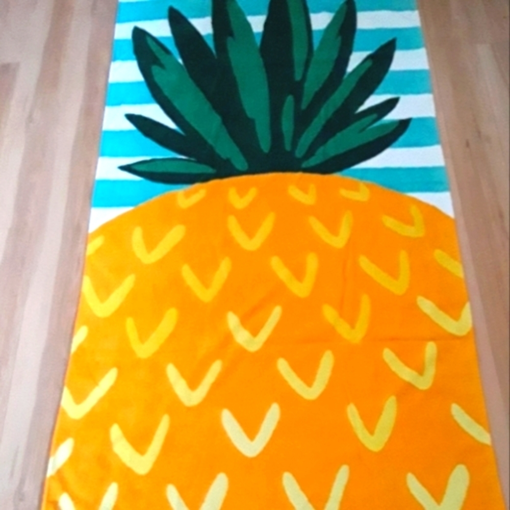 WHOLE PINEAPPLE BEACH TOWEL